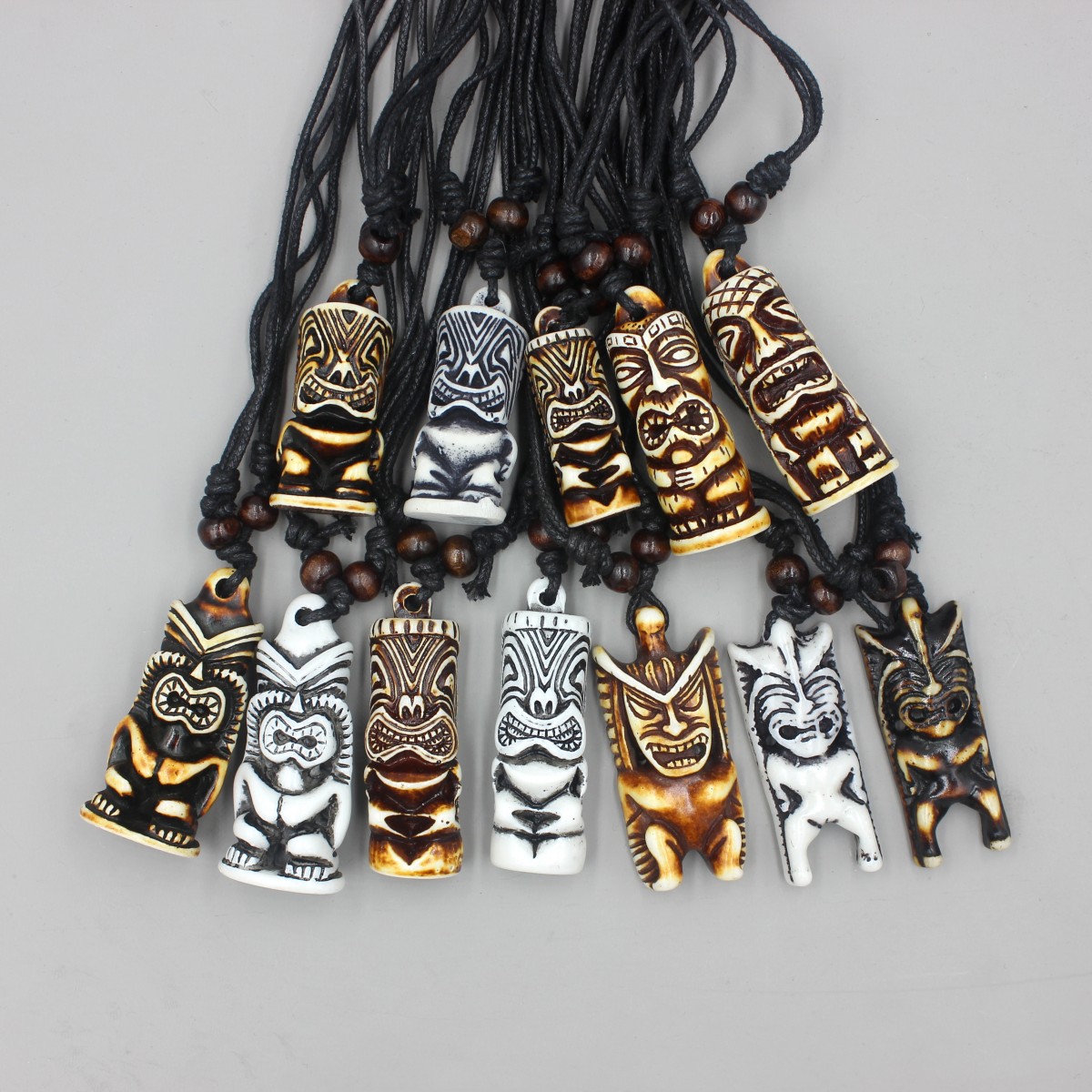 Collares de tótem de Tiki Hawa - Vintage Fashion Nz reseña y precio